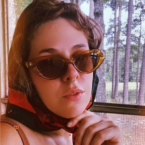 Meet your Posher, Dominique